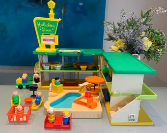 Vintage Playskool Holiday Inn and Fisher Price Little People Swimming Pool Complete with Special EXTRAS. Please read the description.