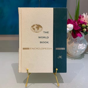 Vintage The World Book Encyclopedia &quot;J-K&quot; Volume 10 1961. Please read the description.