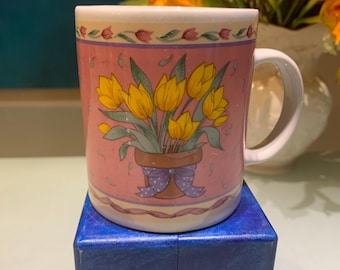 Vintage Ceramic Tulip Coffee/Tea Mug by Gibson Housewares. Please read the description.