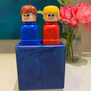 Vintage Blue Boy & Red Girl Mega Bloks. Please read the description.