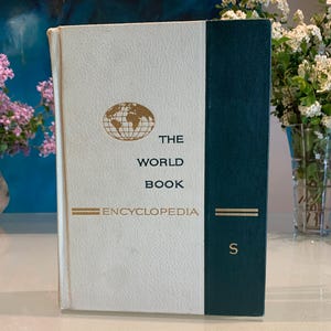 Vintage The World Book Encyclopedia 1961 Volume 16 &quot;S&quot;. Please read the description.