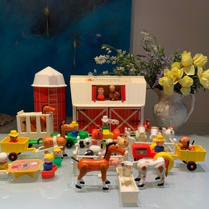 Vintage Fisher Price Little People Play Family Rescue MOO Barn: PLEASE READ the Description!