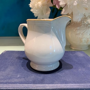 Vintage Ceramic Ivory Creamer/Gravy Pitcher. Please read the description.