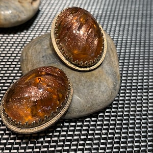 Vintage Brown Art Glass Clip-on Earrings.