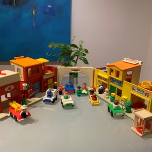Fisher Price Family Village 3 Piece Vintage 1998 Little People Etsy Fisher Price Family Village 3 Piece Vintage 1998 Little People Etsy