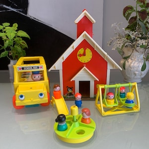 Vintage Fisher Price Little People Play Family School with Bus & Accessories. Please read the description.