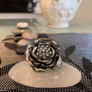 Vintage Rhinestone & Silver Tone Statement Stretch Ring.