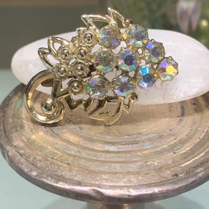Vintage Gold Tone Grape Cluster Aurora Borealis Rhinestone Brooch. Please read the description.