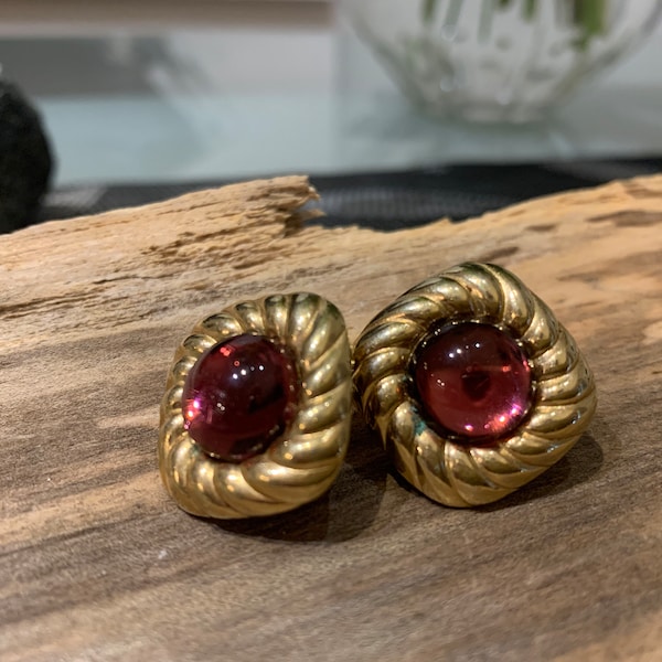 Vintage Gold Tone Faux Ruby Clip on Earrings.