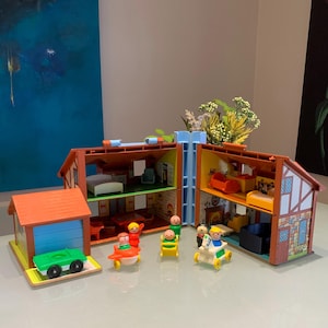 Vintage Fisher Price Little People Tutor, Complete with Extras, please read the description.
