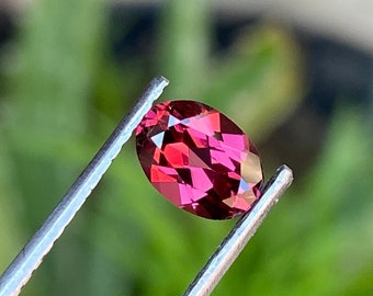 Rhodolite Garnet: 1.05 Carat Oval January Birthstone (7x5 MM)