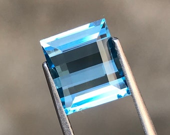 Swiss Blue Topaz Gemstone: 4.90 Carat Rectangle Line Cut