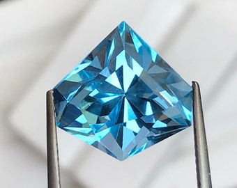 13.60 Carat Swiss Blue Topaz Gemstone: Fancy Cut, 15 MM
