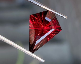 Rhodolite Garnet Gemstone: Kite Cone Cave Cut, 4.45 Carat