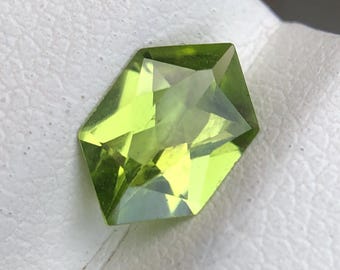 Green Peridot Long Hexagon 9mm 1 Carat Natural August Birthstone For Jewelry.