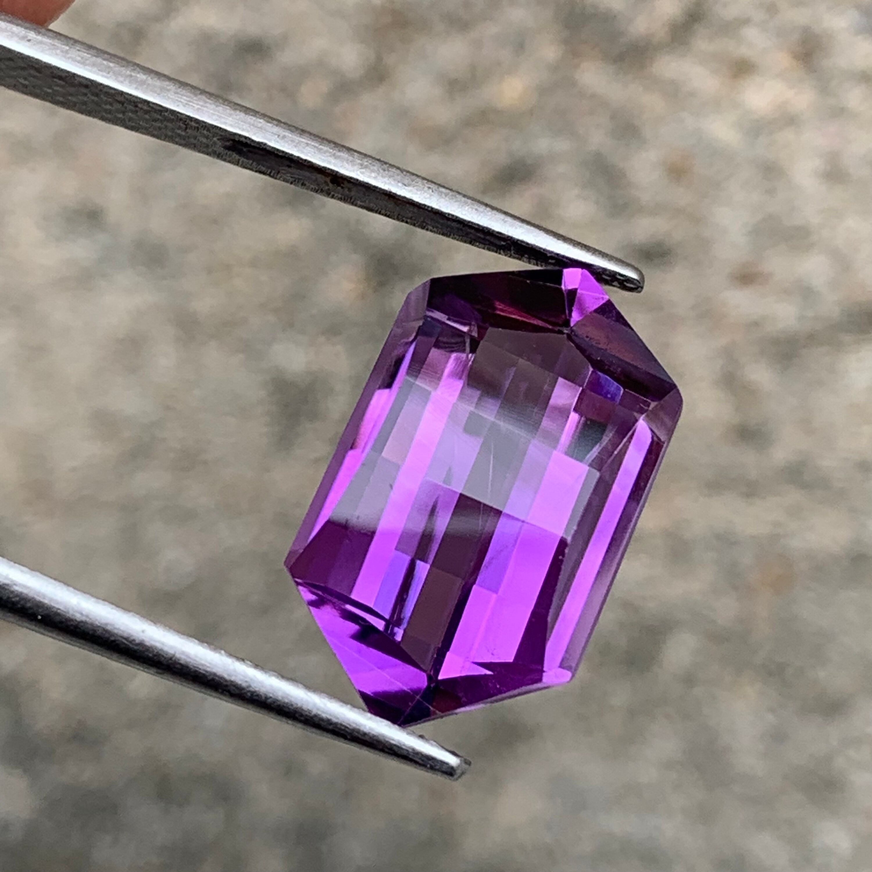 未処理のアメジストロゼンジ：7.50カラットのピクセルカット宝石