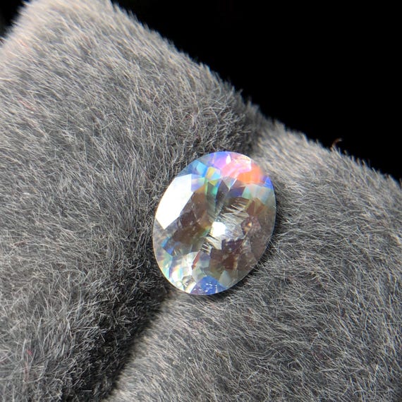 マダガスカル産レインボームーンストーンオーバル：マルチファイア