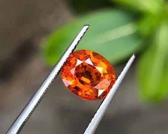 天然スペサルティンガーネットオーバル：2.80カラットのマンダリン