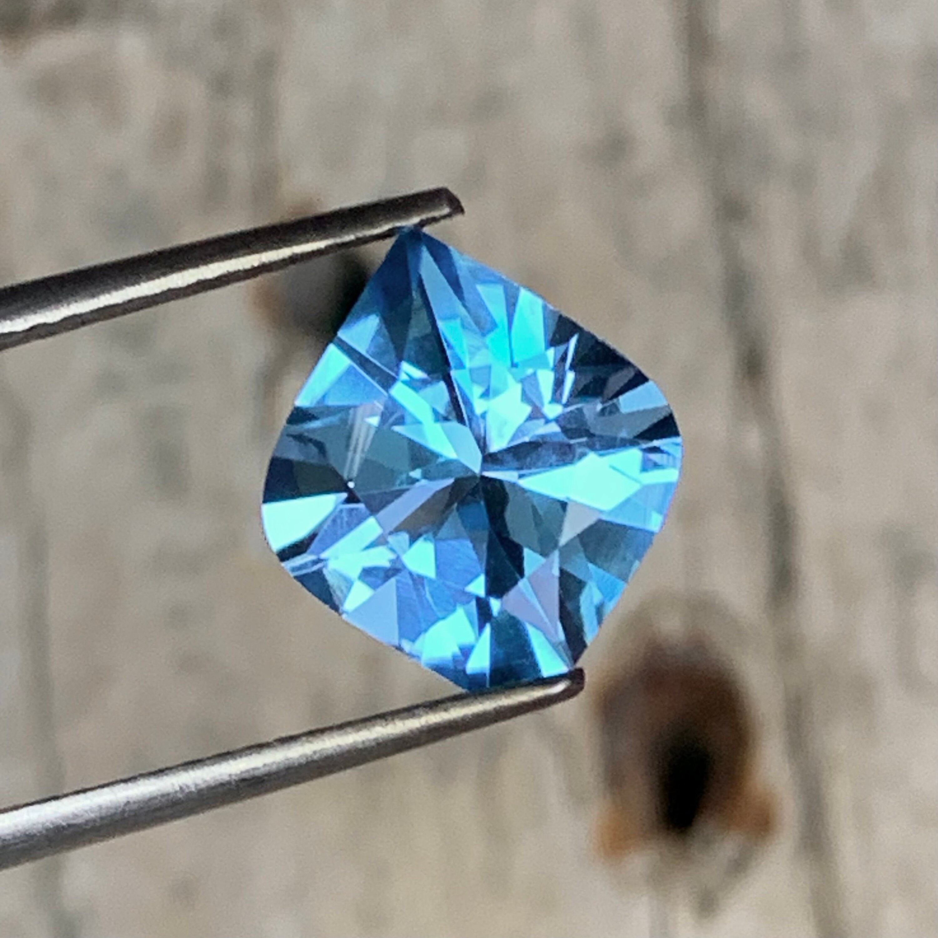 天然スイスブルートパーズ、14 MM スイスブルートパーズファンシー