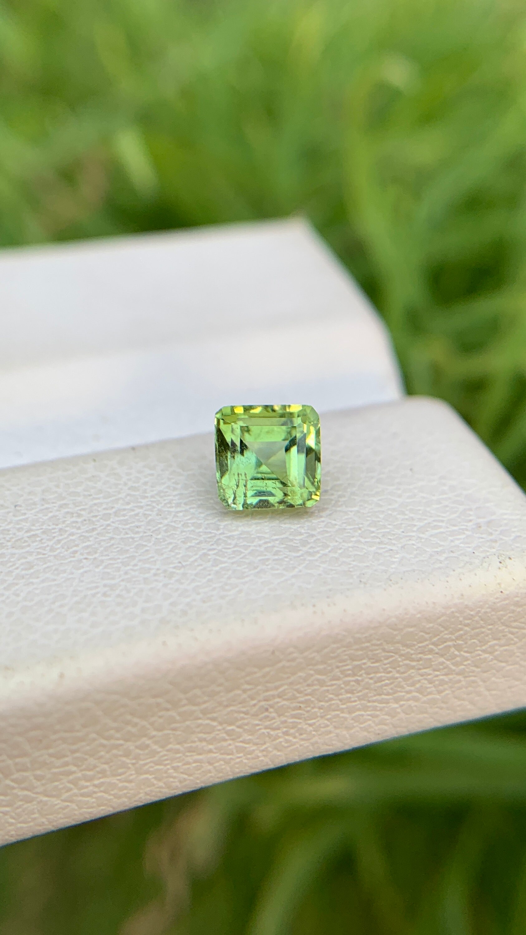 ミントグリーントルマリン：0.75カラットのアッシャーカットオクタゴン
