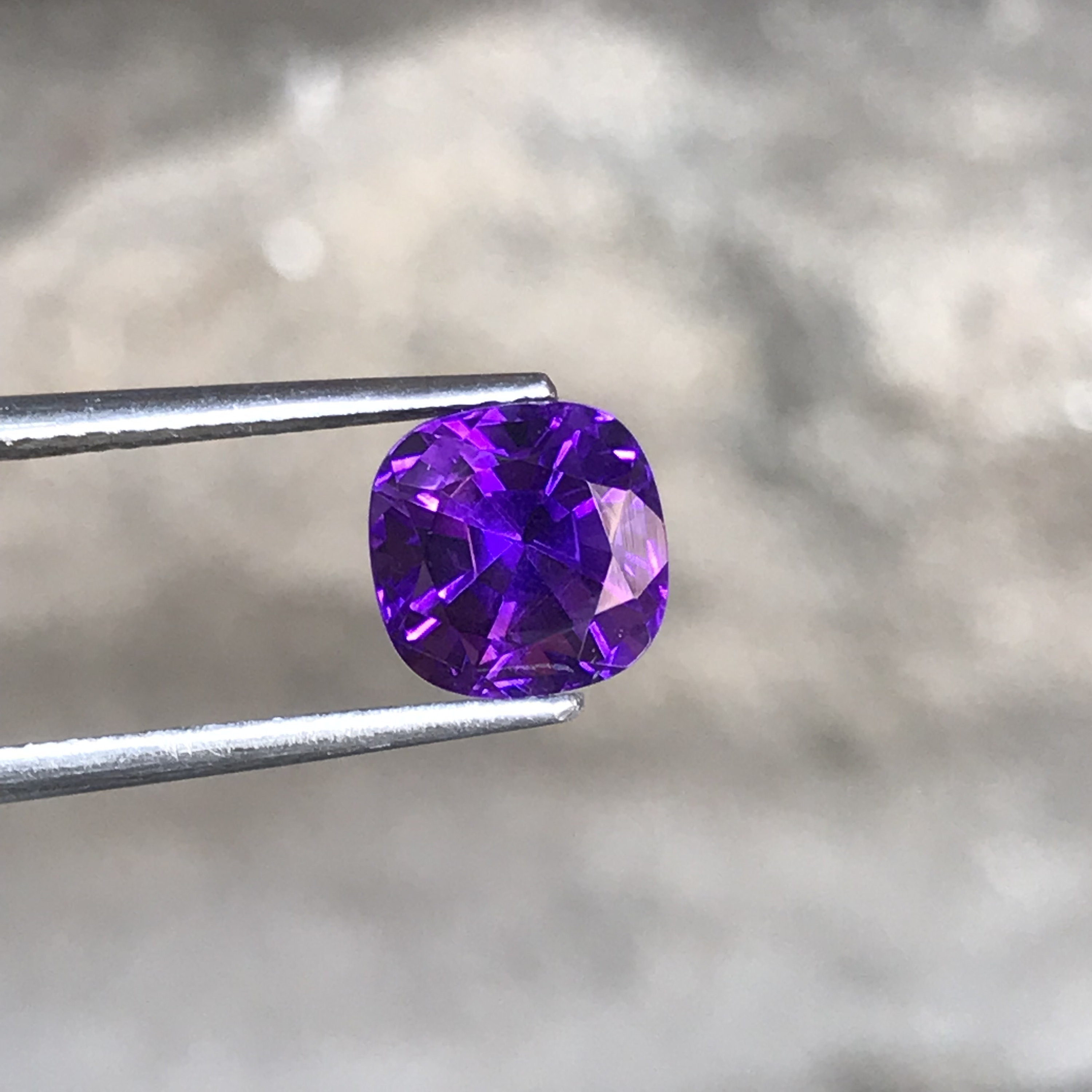 RARE !! JOLIE AMETHYSTE POURPRE D'AFRIQUE : 1,12 CARAT