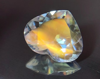 マダガスカル産レインボームーンストーンハート：天然宝石（6MM、0.65