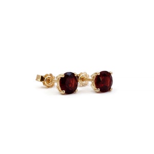 Garnet Earrings / 14k Gold Garnet Studs Earrings / Genuine Garnet Earrings / Gold Earrings / Dainty Set Garnet Earrings / January Birthstone
