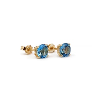 Boucles d’oreilles Blue Topaz / Boucles d’oreilles 14k Gold Studs / Boucle d’oreille blue topaze blue gemstone naturelle / Véritable topaze bleue suisse / Pierre de naissance novembre