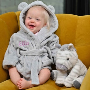 Peignoir bébé super doux unisexe personnalisé avec oreilles d'ours en peluche Light Grey