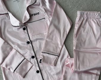 Pigiama personalizzato a maniche lunghe in raso per bambini