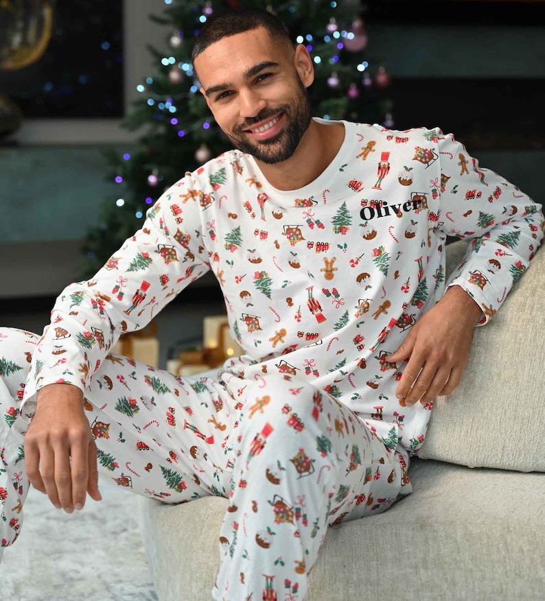 Pyjama pour homme sur le thème de Noël en famille image 1