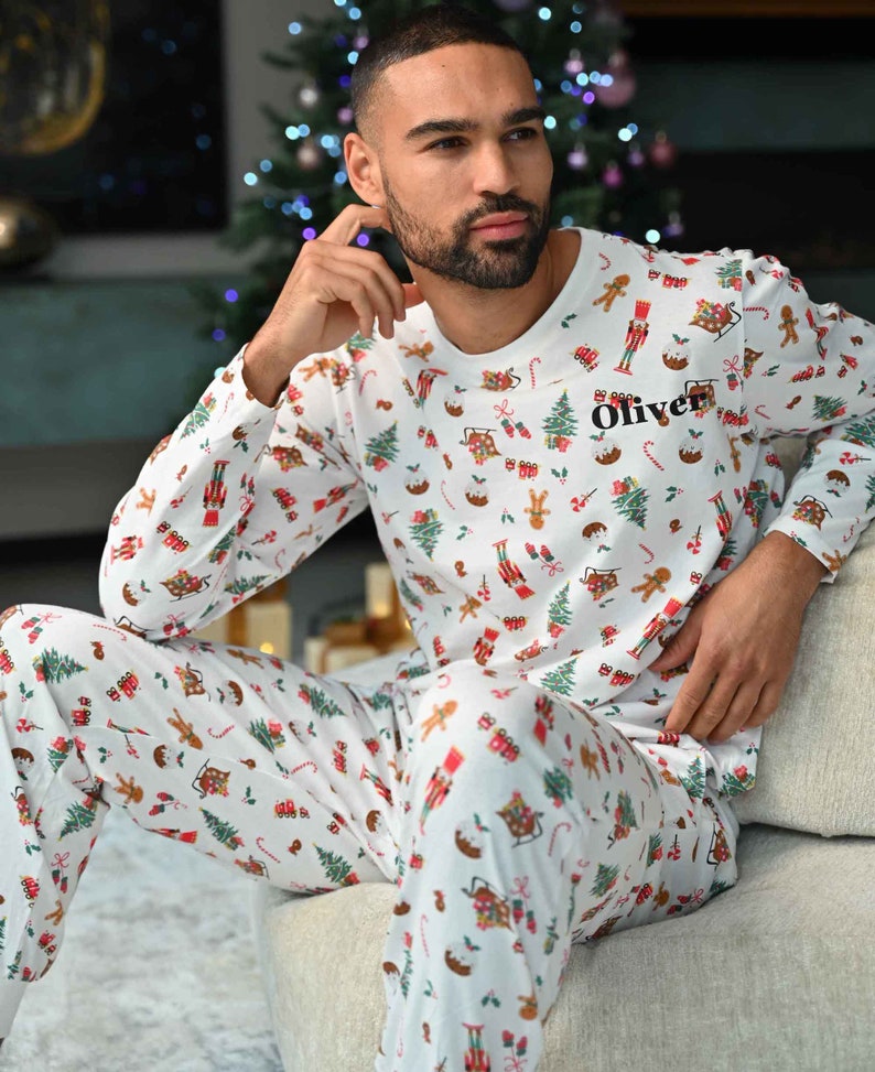 Pyjama pour homme sur le thème de Noël en famille image 3