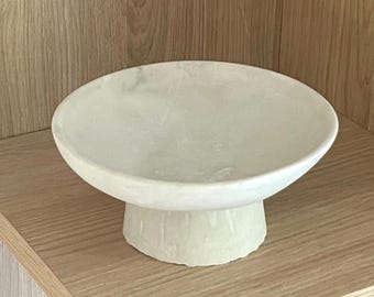Rustic Round Pedestal Bowl | Decorative Centrepiece Dish | Sustainable Eco-Friendly Homeware Gift | Unique Jesmonite Handmade Home Decor