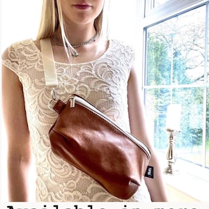 Bolso bandolera de cuero hecho a mano y a medida, riñonera, única y exclusiva, riñonera, hecha a mano por el diseñador islandés Kata en Inglaterra.