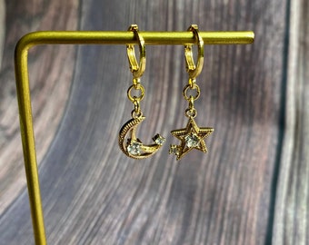 月と星の天体イヤリング - 本物の 18K ゴールドメッキとキュービックジルコニア ラインストーン イヤリング - ミスマッチ イヤリング