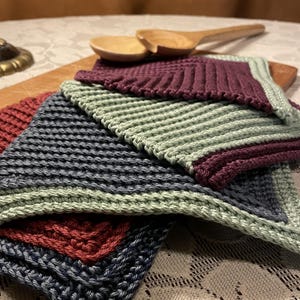 Crochet pattern for crocheted potholders, coasters, potholder set