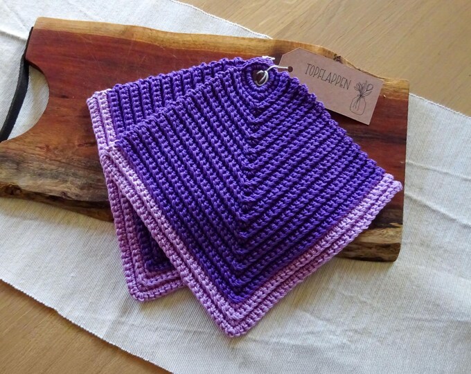 Knallige lilafarbene Topflappen, Untersetzer gehäkelt im Rippenmuster | Geschenkidee zum Umzug, Erste Wohnung, Weihnachten - 2er Set