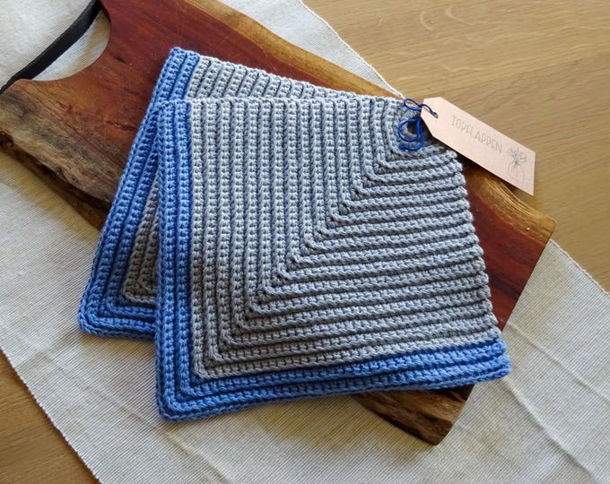 Neutrale, grau-blaue Topflappen gehäkelt im Rippenmuster | Geschenkidee zum Umzug, Erste Wohnung, Weihnachten - 2er Set