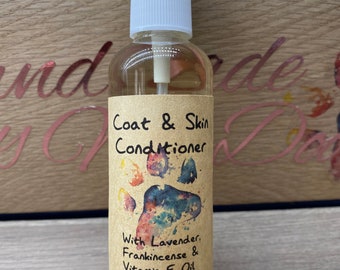 Natural Skin & Coat Conditioning Spray for Dogs made with Essential Oils.