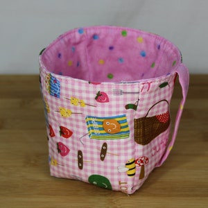 Ice cream pint cozy with handle, handmade, fits a pint of ice cream.