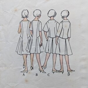 Puede incluir: Ilustraci&oacute;n de cuatro mujeres con vestidos blancos, cada uno con un dise&ntilde;o diferente. Los vestidos tienen diferentes largos de manga y estilos de falda, con una est&eacute;tica sencilla y elegante. Es una ilustraci&oacute;n de moda vintage.