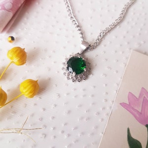 Groen zilveren ketting, ketting geschenkdoos voor vrouwen, handgemaakt cadeau. handgemaakte aquarelbloem. bloemenkaart. Moederdagcadeau