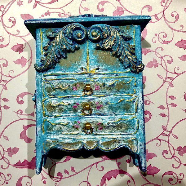 Armoire Miniature Peinte De Style Baroque