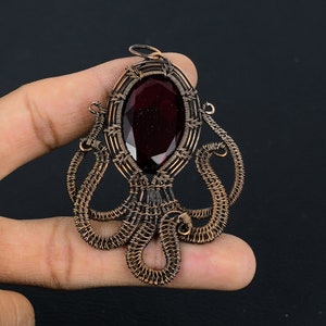 Oktopus Facettierter Roter Granat Anhänger Kupferdraht Gewickelt Anhänger Facettierter Roter Granat Anhänger Handgemachter Kupfer Schmuck Anhänger 3,2 &quot;Zoll Lang
