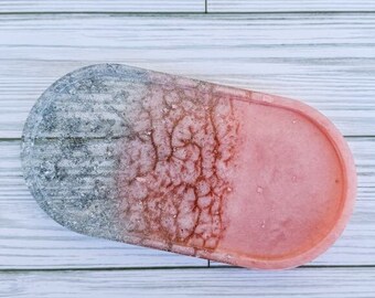 ピンクの小物トレイ