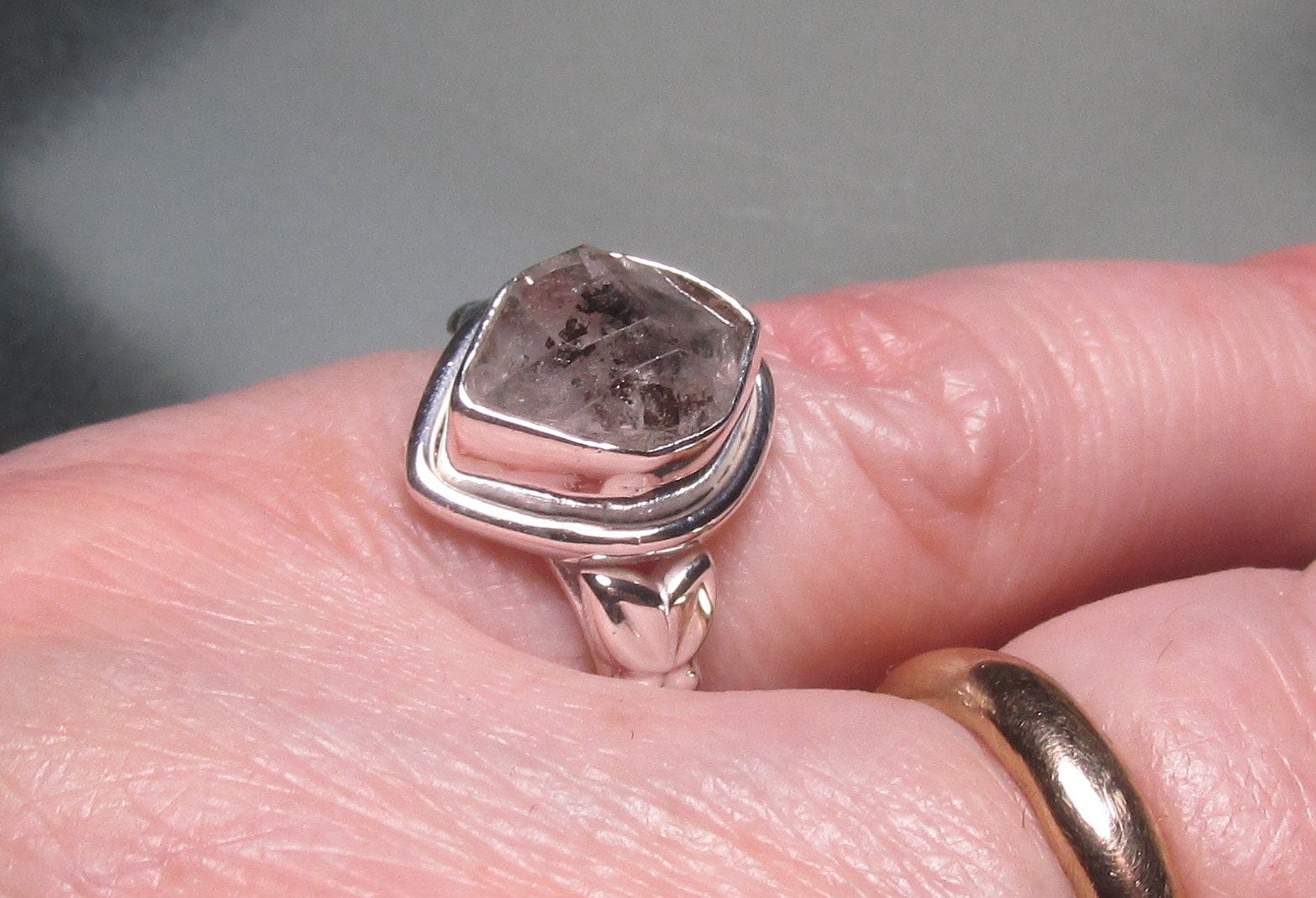 Janni-Shop Herkimer Diamant Rohstück - Natürlicher Fluoreszierender Quarz Ca. 15-20 Mm