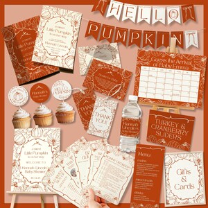 Puede incluir: Un conjunto de papelería para baby shower en tonos naranja quemado y blanco con ilustraciones de calabazas. Incluye un cartel de Hello Pumpkin, invitaciones, tarjetas de juegos, adornos para cupcakes, etiquetas y letreros informativos.