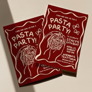 Pode incluir: Dois convites vermelhos com texto e ilustrações brancas. Os convites dizem "PASTA PARTY!" e incluem detalhes para a celebração do 20º aniversário de Stacy, incluindo a data, hora e local na Nonna's Trattoria em Brooklyn, NY.