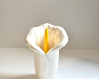 Pearlescent White Calla Lily Candleholder With Taper Candle