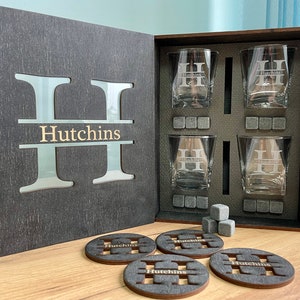 Gepersonaliseerd cadeau voor hem, cadeau voor vader, grote whisheyglazen met whiskystenen in een houten kist, beste vadercadeau, whiskyglasset